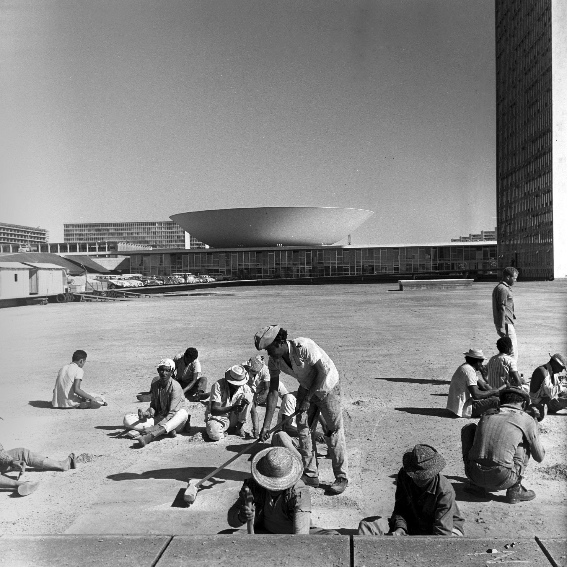 Imagens do livo Monumental,  de Carlos Henrique Magalh&atilde;es de Lima