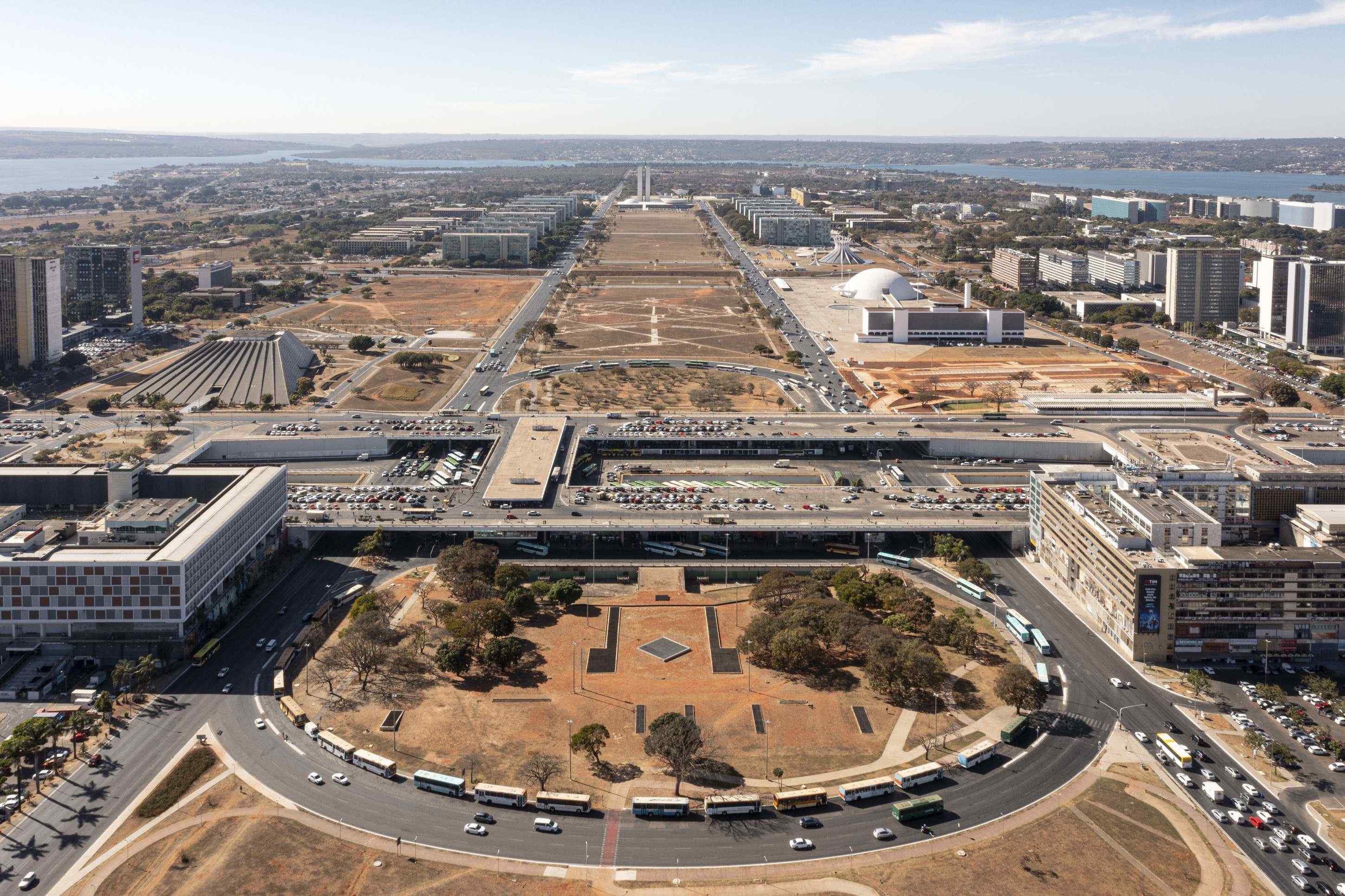 Imagens do livo Monumental,  de Carlos Henrique Magalh&atilde;es de Lima