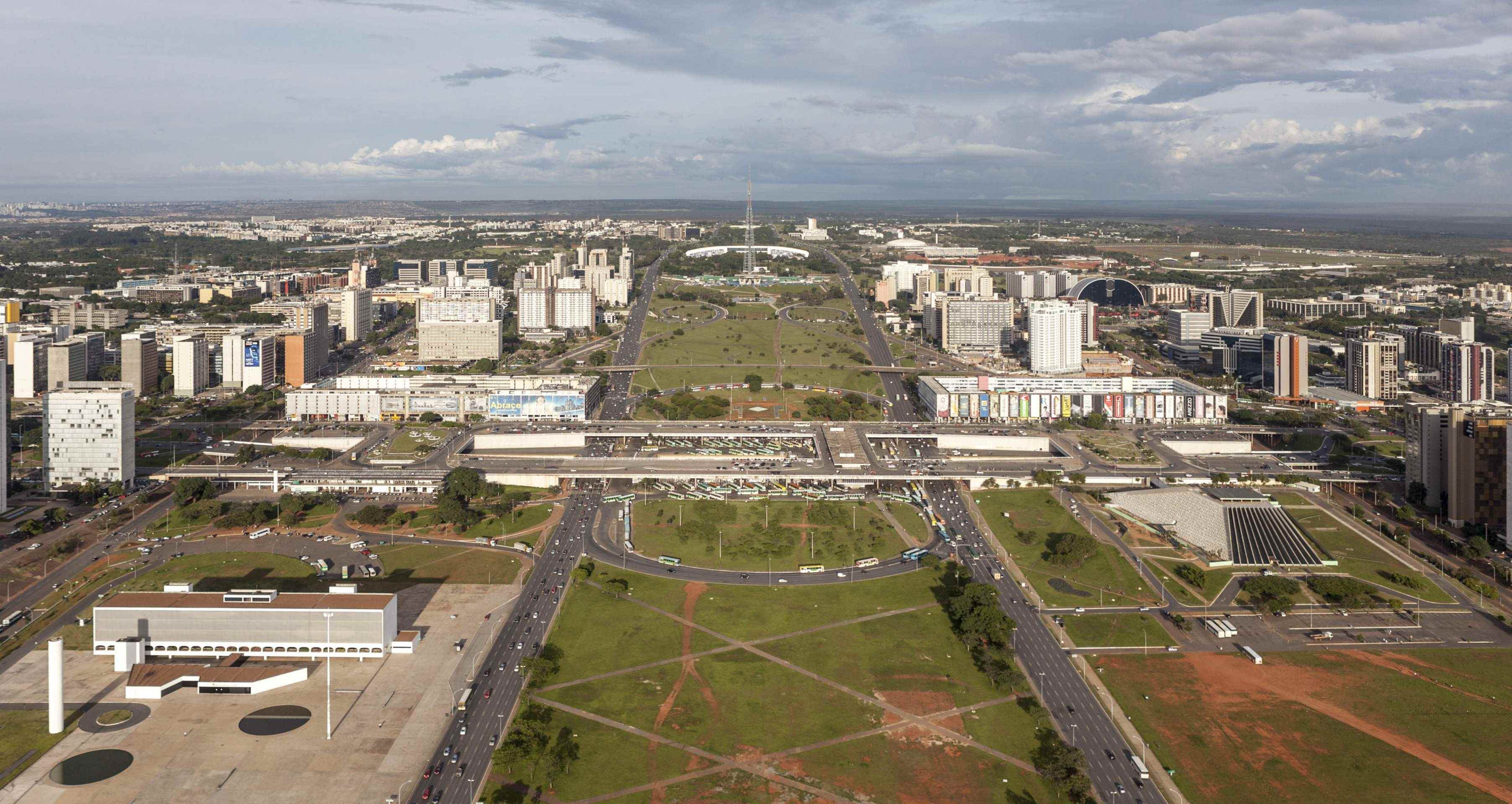  ..2011 Joana Franca Imagens do livo Monumental,  de Carlos Henrique Magalh&atilde;es de Lima     