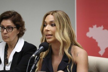 Erika Hilton classificou como 'favorável e positiva' a composição anunciada pela presidência da Câmara para comandar a comissão especial que analisará a PEC -  (crédito: Foto: Kayo Magalhães / Câmara dos Deputados)