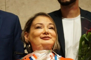 Luciana ficou tetraplégica aos 19 anos, após ser vítima de uma bala perdida, e convivia com sequelas do episódio -  (crédito: Reprodução/Instagram @luciananovaesoficial)