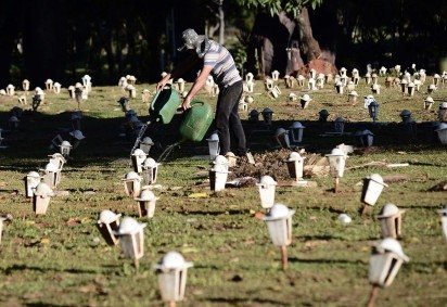 Aumento nas taxas de serviços funerários não cobre custos operacionais, como despesas com pessoal, diz a empresa Campo da Esperança -  (crédito: Minervino Júnior/CB/D.A.Press) -Aumento nas taxas de serviços funerários não cobre custos operacionais, como despesas com pessoal, diz a empresa Campo da Esperança -  (crédito: Minervino Júnior/CB/D.A.Press)