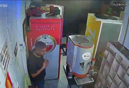 Câmera registra a presença do autor do atropelamento em um bar horas antes da ocorrência -  (crédito: Divulgação/PCDF) -Câmera registra a presença do autor do atropelamento em um bar horas antes da ocorrência -  (crédito: Divulgação/PCDF)