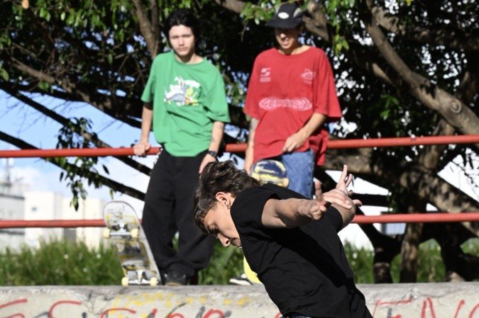 Augusto Elpidio frequenta quase diariamente a pista de skate para se divertir e ensinar outras pessoas
