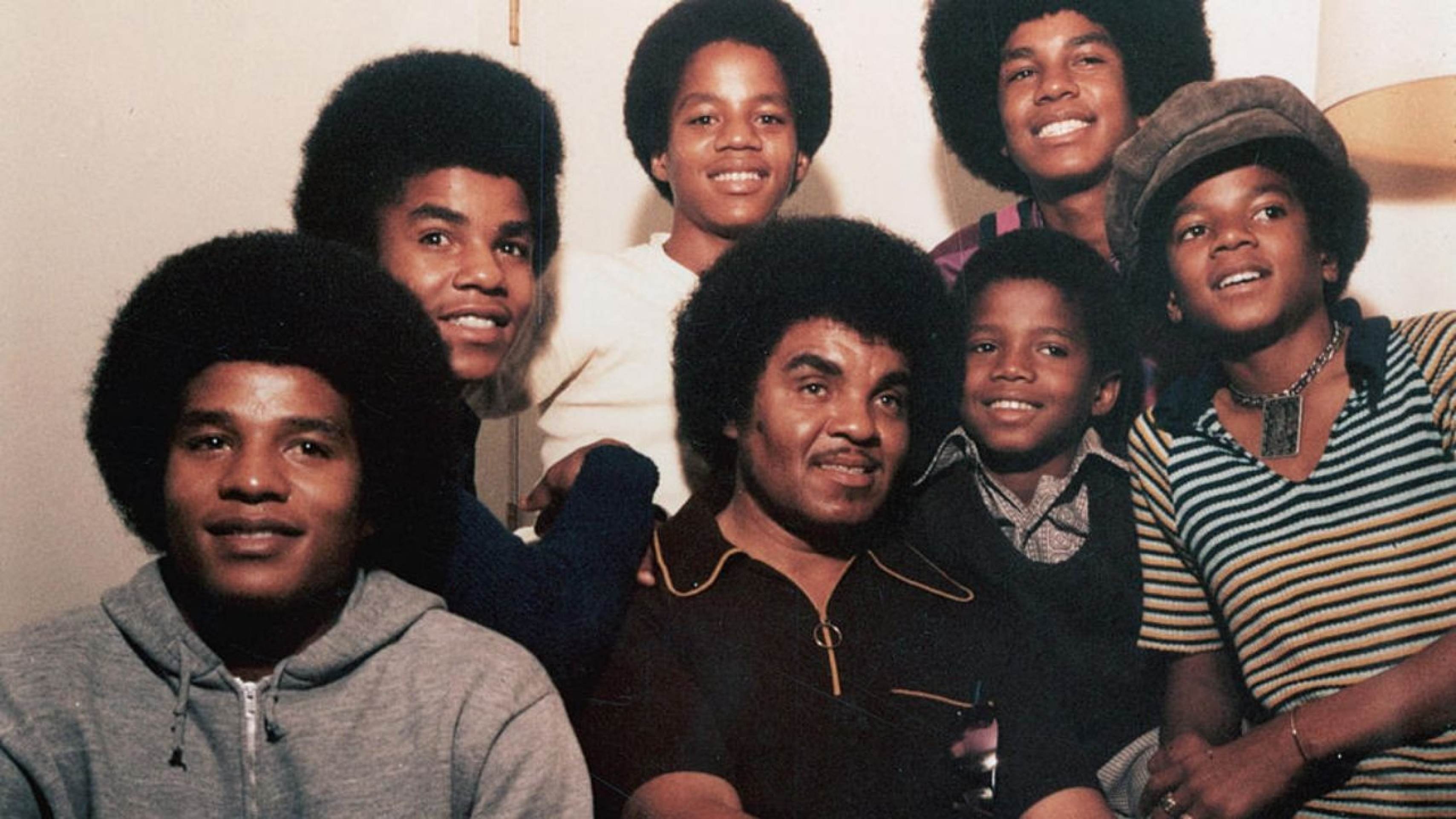 De volta ao cinema com 'Michael', Jackson Five já fez show caótico em Brasília