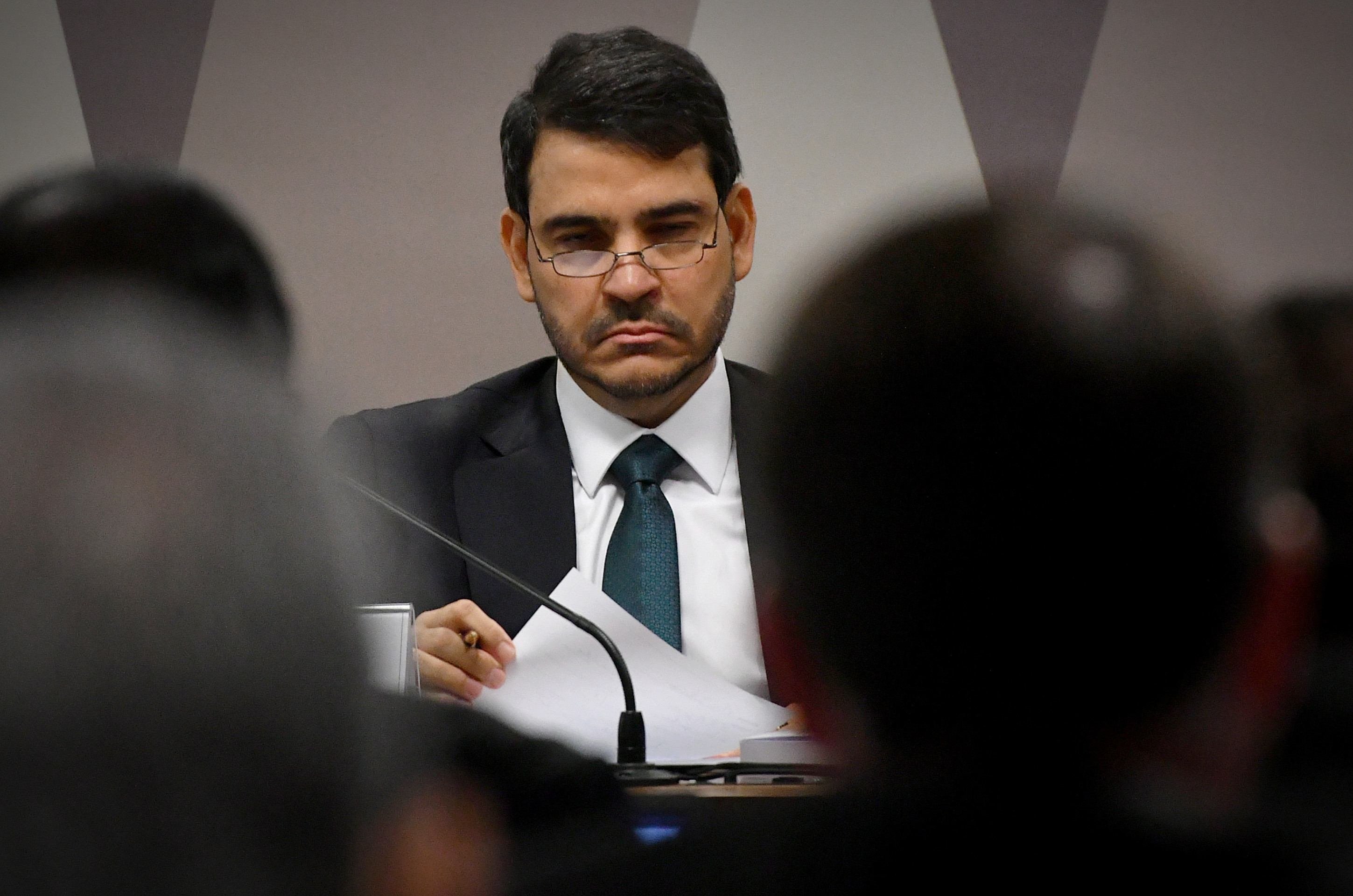 Lula pede para Jorge Messias permanecer no governo