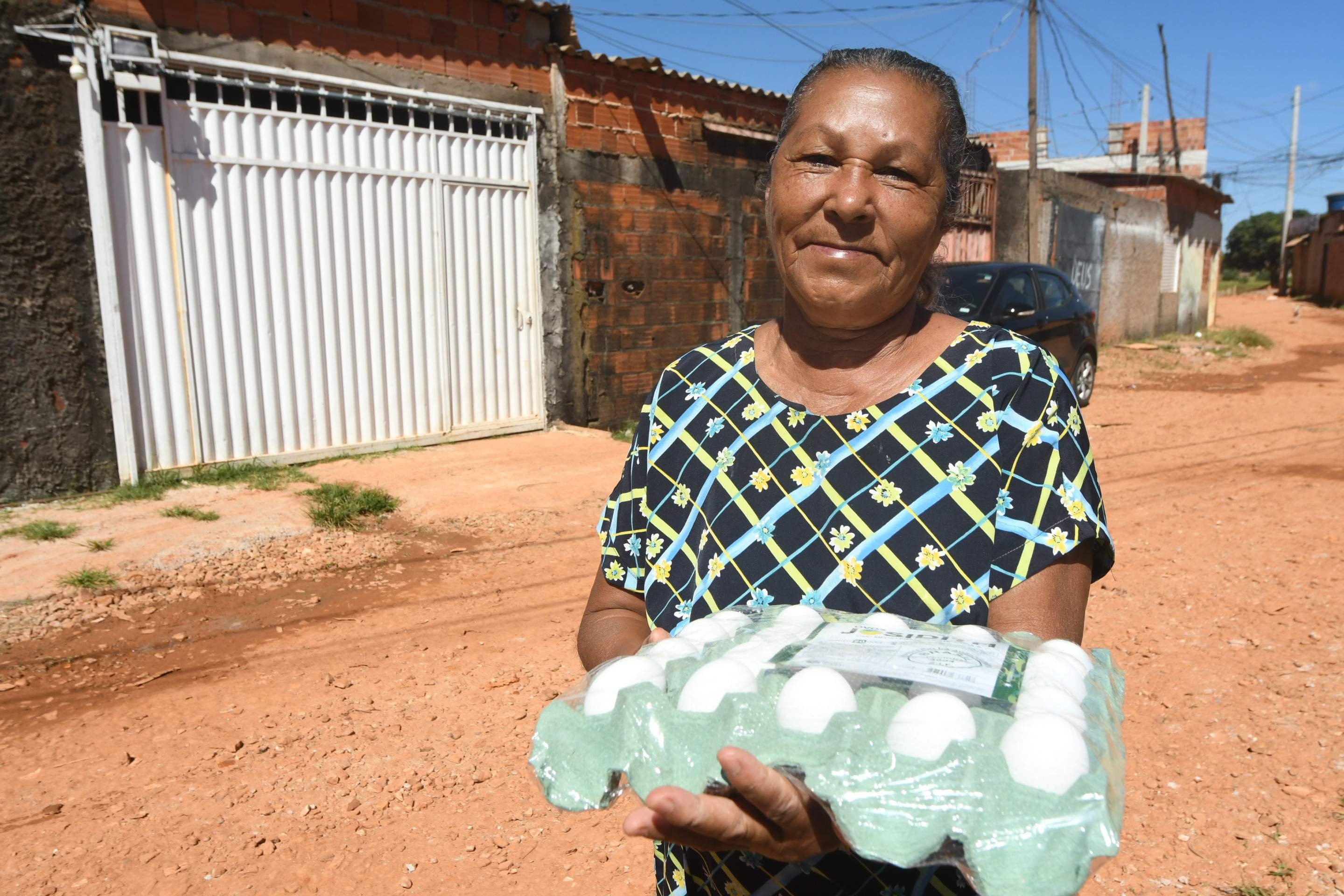 Na fila dos que esperavam pela distribui&ccedil;&atilde;o de ovos de granja, estava a idosa Nilza Pereira Lopes, 72, moradora da Cidade Estrutural h&aacute; 28 anos