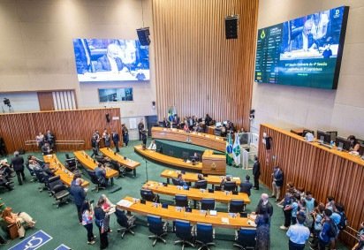 Distritais aprovaram projeto de lei que retira a Serrinha do Paranoá da lista de garantias ao BRB -  (crédito: Andressa Anholete/Agência CLDF) -Distritais aprovaram projeto de lei que retira a Serrinha do Paranoá da lista de garantias ao BRB -  (crédito: Andressa Anholete/Agência CLDF)