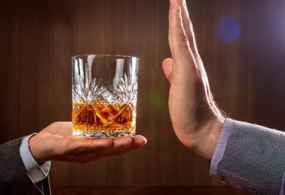 Entre os pacientes que 
usaram semaglutida, a ingestão de 
álcool caiu, em média, de 2,2kg 
de etanol para 650g por mês  -  (crédito: Pixabay/Divulgação )