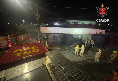 O Corpo de Bombeiros Militar do Distrito Federal (CBMDF) foi acionado às 04h41 e encaminhou nove viaturas para o atendimento da ocorrência -  (crédito: Divulgação/CBMDF) -O Corpo de Bombeiros Militar do Distrito Federal (CBMDF) foi acionado às 04h41 e encaminhou nove viaturas para o atendimento da ocorrência -  (crédito: Divulgação/CBMDF)