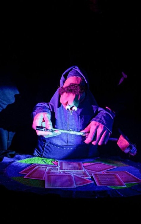 Manipulação de bonecos no teatro - Crisálida -  (crédito: Caren Henrique )