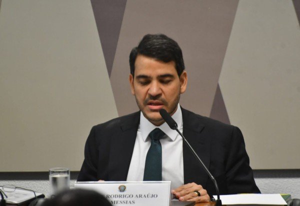 Jorge Messias é sabatinado na CCJ do Senado por vaga no STF -  (crédito: Ed Alves/CB/D.A Press)