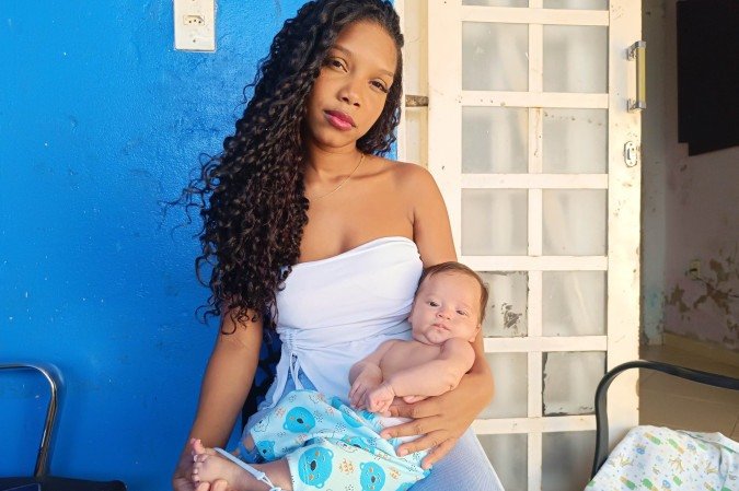 Bruna Rayara Guedes, 16, é mãe de Benjamim, de 2 meses