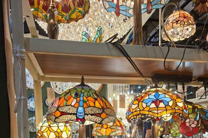 Os tradicionais abajures inspirados no estilo art déco são um charme à parte 