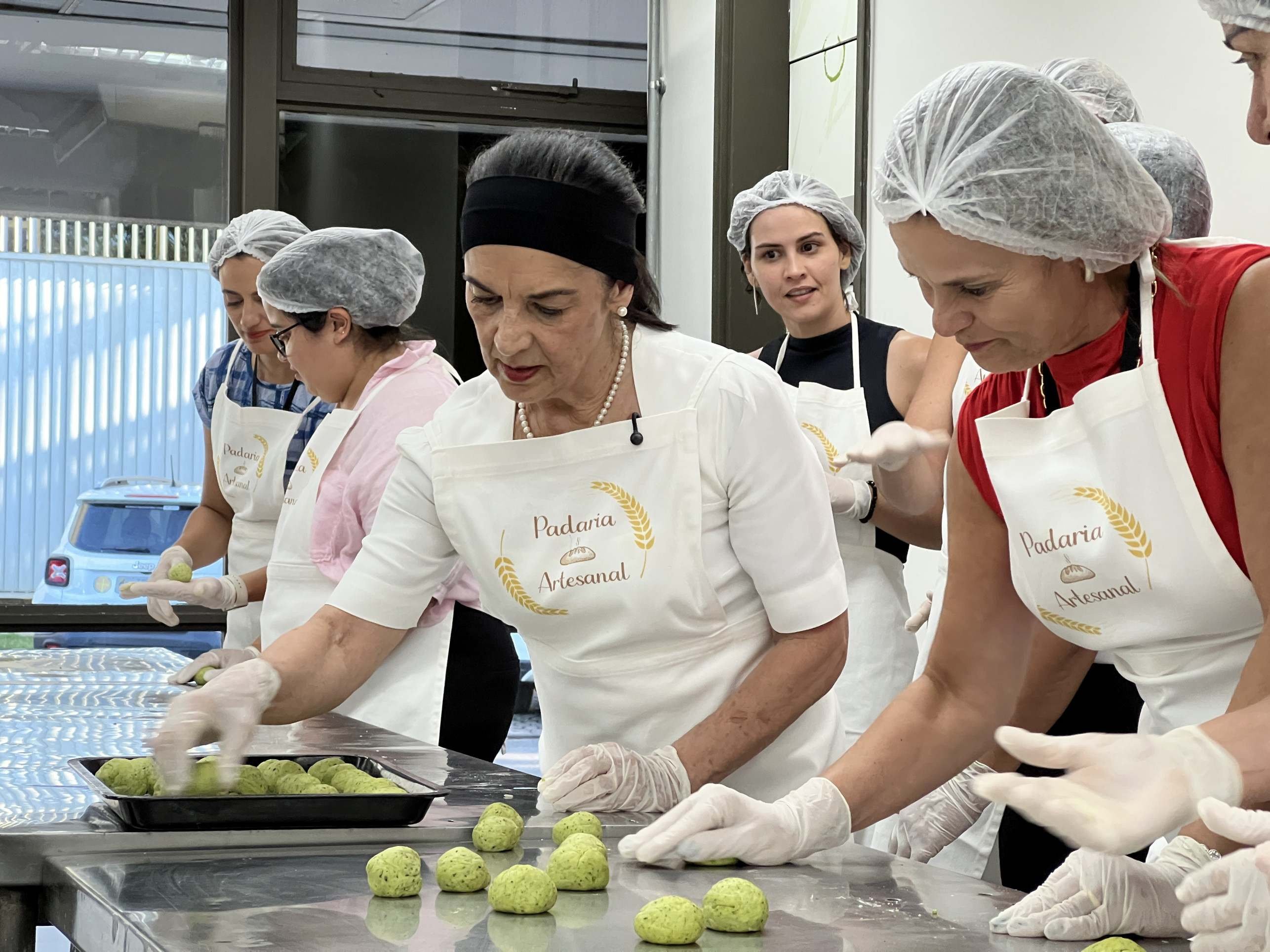 Funcionários do Planalto participam de aula da Padaria Artesanal de Lu Alckmin
