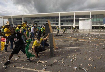 Em nova derrota para o governo, Congresso derruba veto de Lula e reduz pena de Bolsonaro -  (crédito: BBC Geral) -Em nova derrota para o governo, Congresso derruba veto de Lula e reduz pena de Bolsonaro -  (crédito: BBC Geral)
