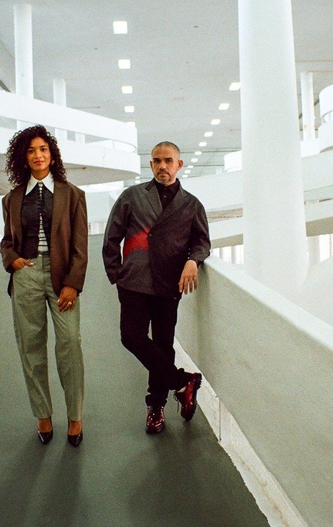 Amanda Carneiro e Raphael Fonseca assumem curadoria da 37ª Bienal de São Paulo -  (crédito: Divulgação)