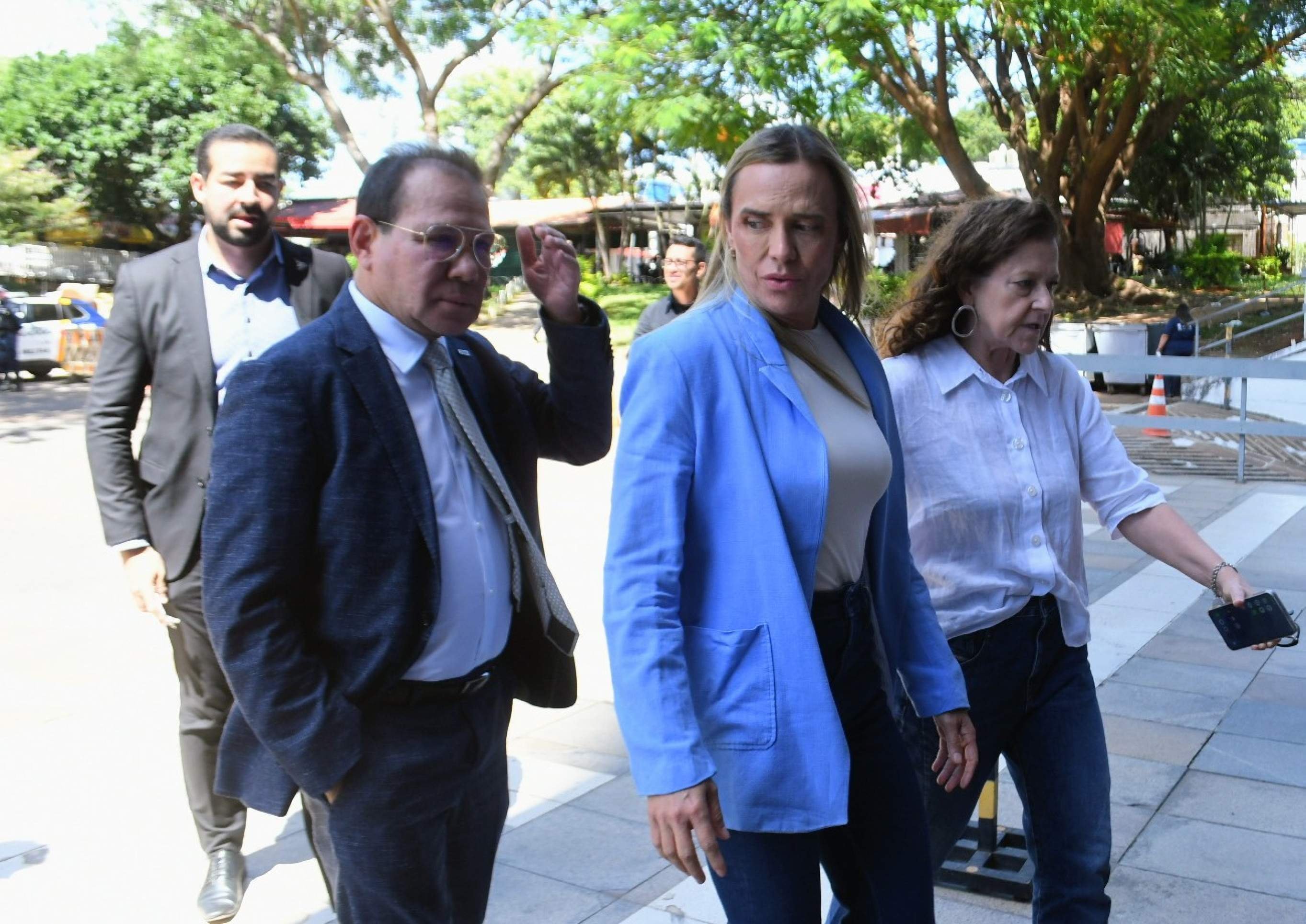 Celina Le&atilde;o e Nelson de Souza em reuni&atilde;o no Banco Central