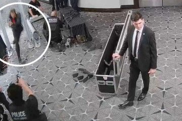 Os promotores dizem que essas selfies mostram Allen posando com suas armas -  (crédito: Departamento de Justiça dos EUA)