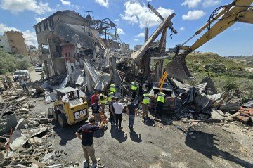 A agência estatal NNA relatou 'uma série de ataques intensos' menos de uma hora depois de os habitantes terem sido convocados a evacuar -  (crédito: Kawnat HAJU / AFP)