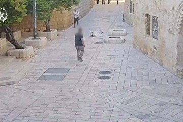 Homem ataca freira em Jerusalém  -  (crédito: Reprodução/Polícia de Israel)
