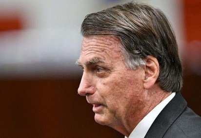 Bolsonaro é internado para passar por cirurgia no ombro; entenda quadro -  (crédito: BBC Geral) -Bolsonaro é internado para passar por cirurgia no ombro; entenda quadro -  (crédito: BBC Geral)