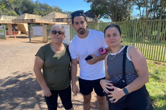 Família de Montevidéu, no Uruguai, visita o Parque Nacional de Brasília, sem as piscinas