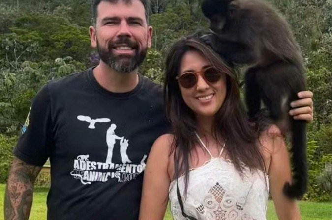 Camila Sayuri, André Poloni e o macaco Katu