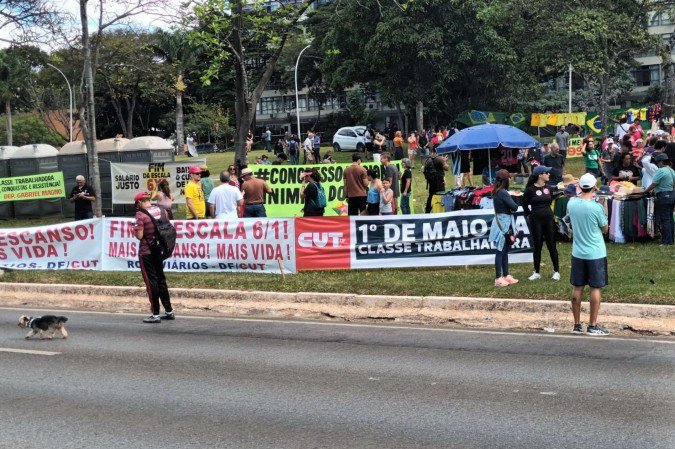 1º de maio - Manifestação das centrais sindicais do Dia do Trabalhador - Eixão Sul