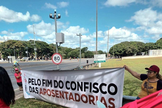 1º de maio - Manifestação das centrais sindicais do Dia do Trabalhador - Eixão Sul