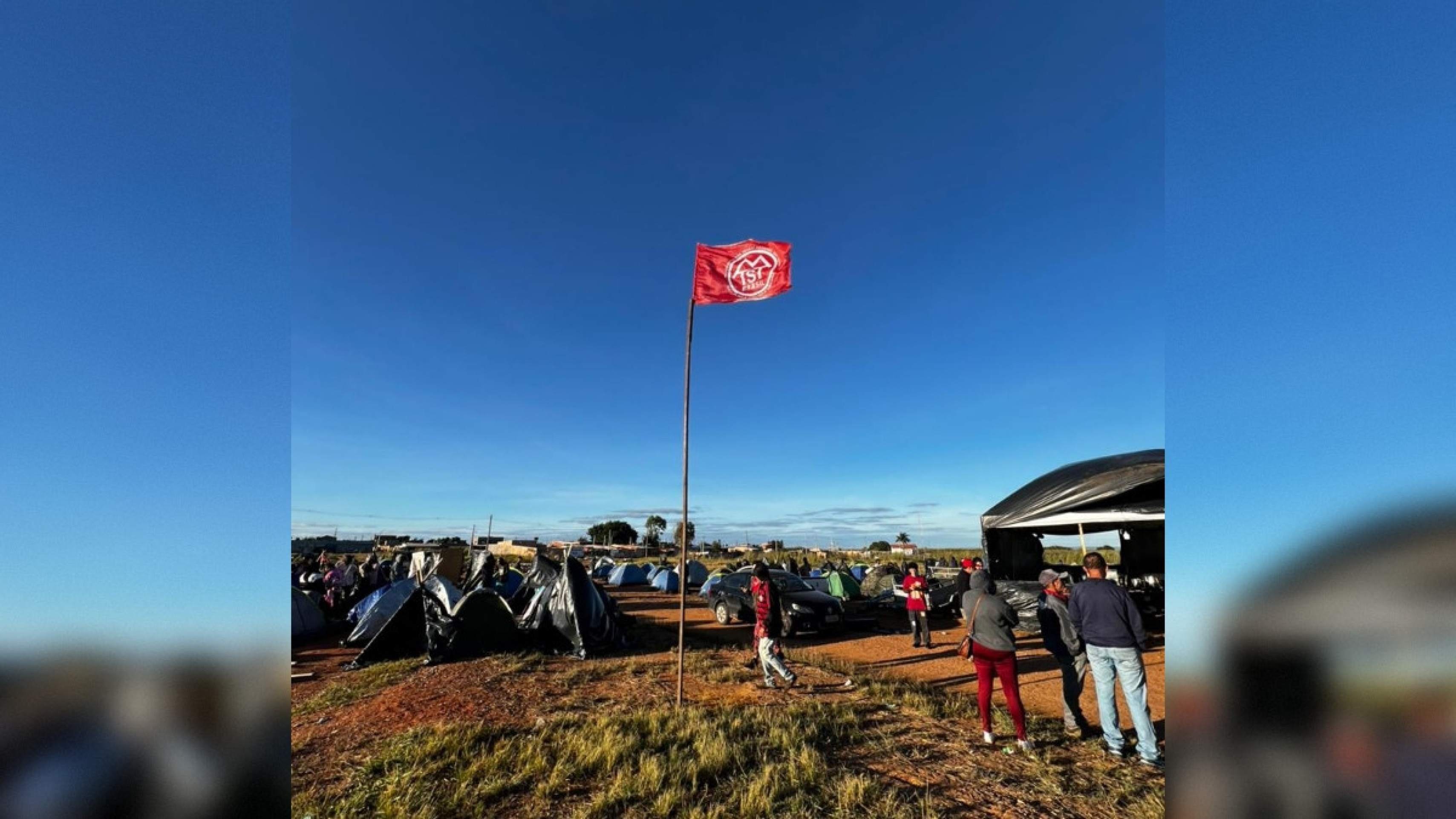 Membros do MTST ocupam terreno no Sol Nascente