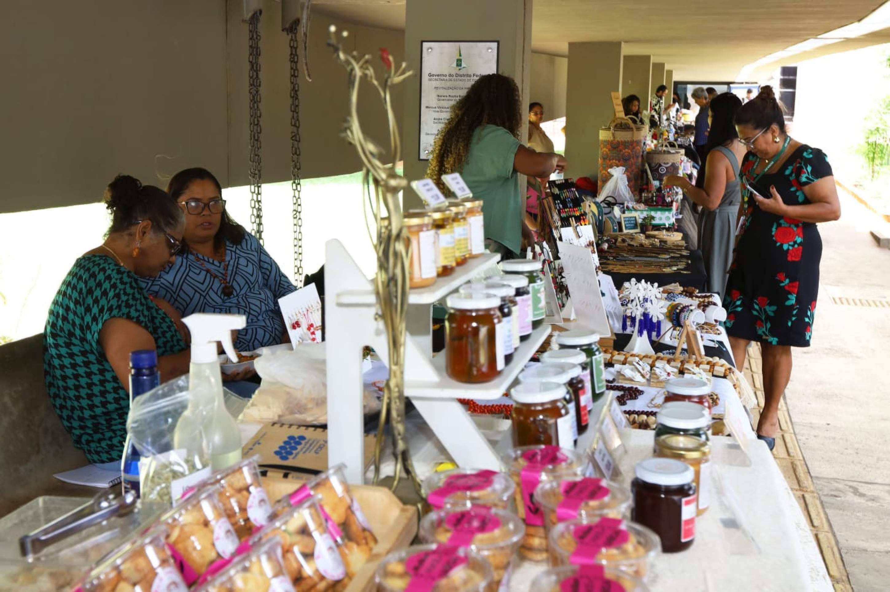 Feira Raízes do Entorno reúne 30 expositoras no Buriti