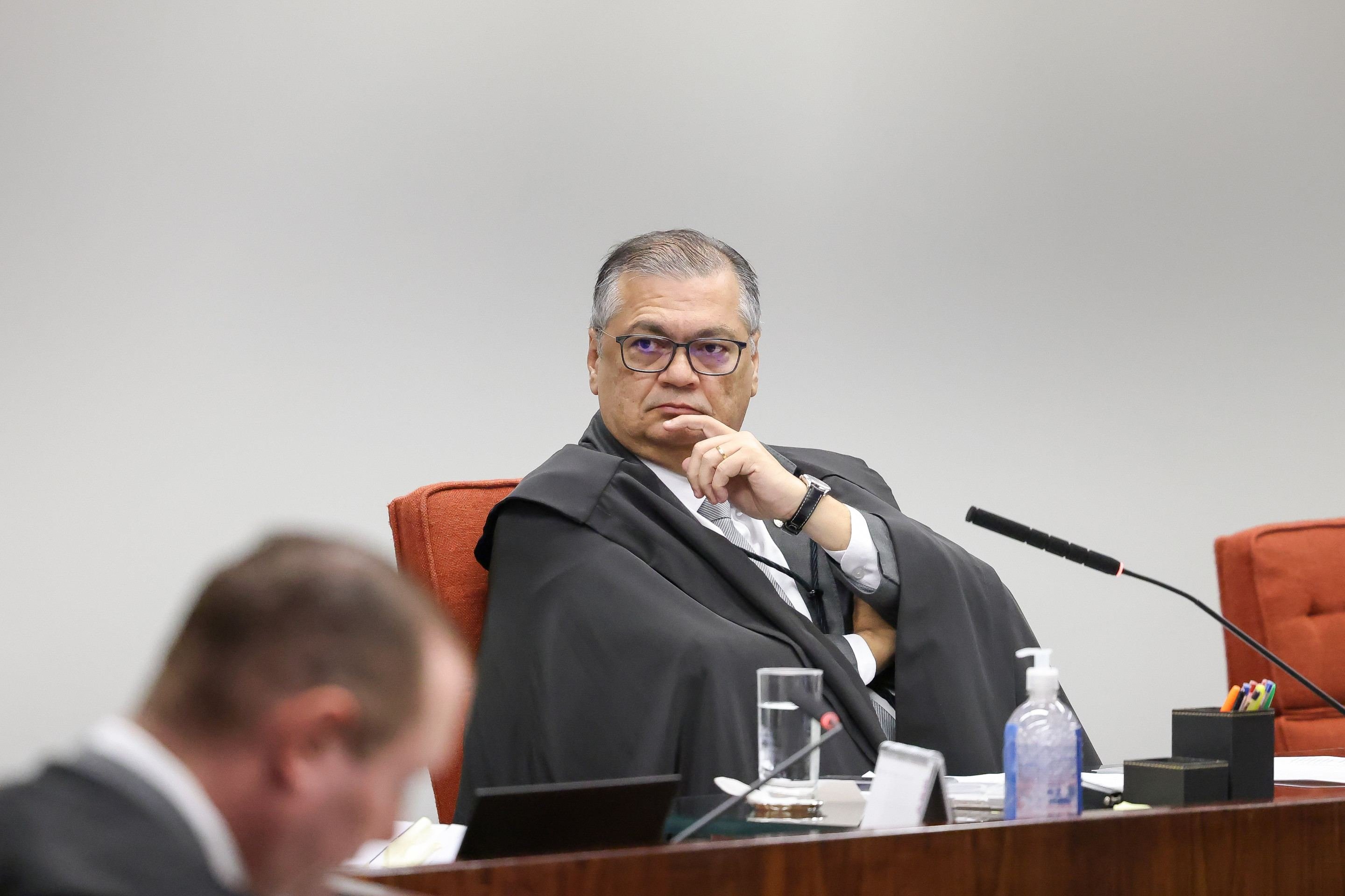 Dino prorroga afastamento de vice-prefeito de Macapá