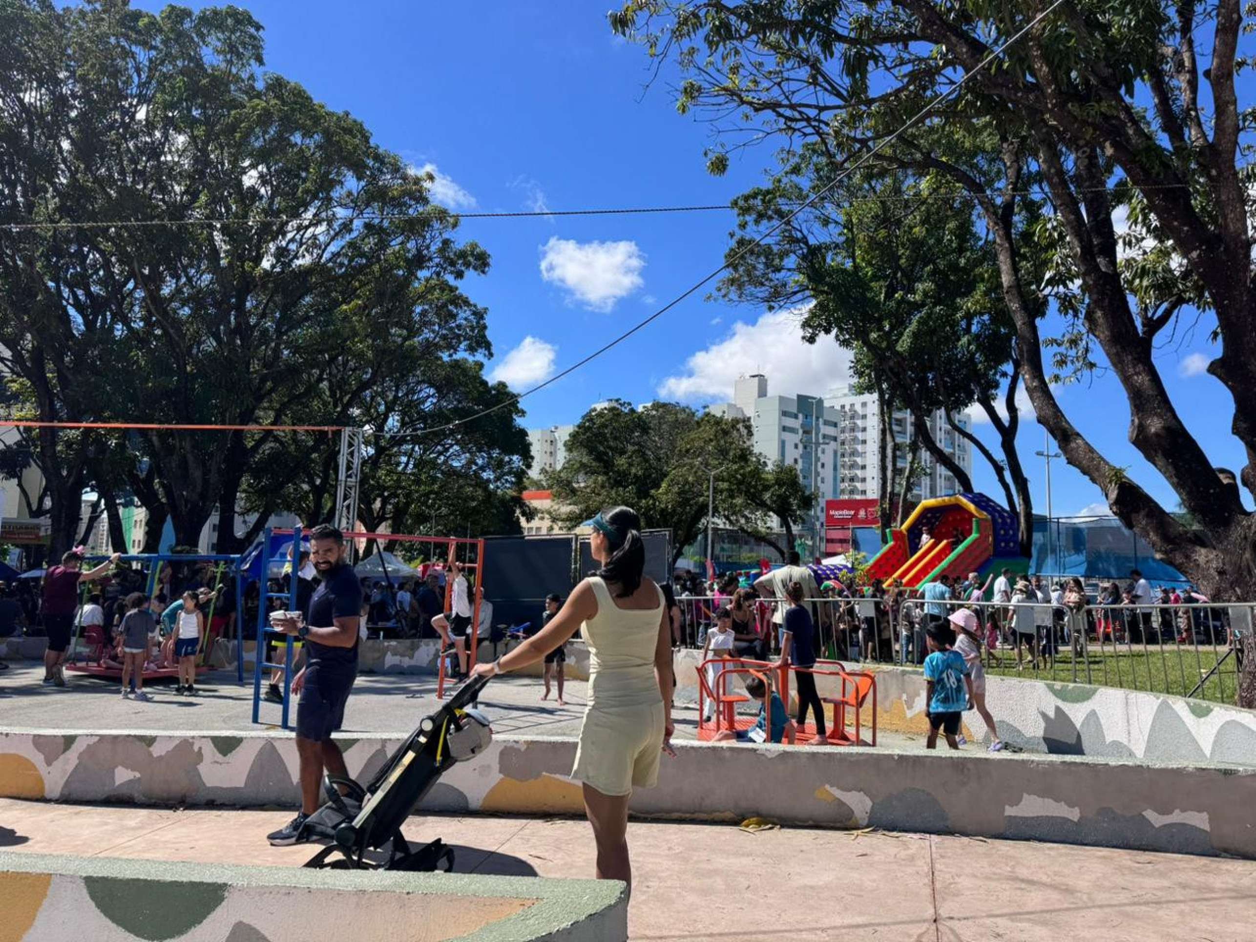  As atividades reuniram moradores, fam&iacute;lias e visitantes em um evento gratuito que mistura civismo, esporte e lazer