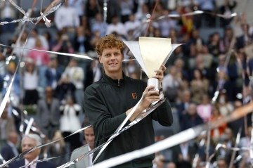 Caso vença o compatriota Andrea Pellegrino nesta terça-feira, o número um do mundo igualará marca de 31 vitórias consecutivas e ficará mais perto de completar sua coleção de troféus Masters 1000.
- (crédito: Oscar Del Pozo/AFP) Caso vença o compatriota Andrea Pellegrino nesta terça-feira, o número um do mundo igualará marca de 31 vitórias consecutivas e ficará mais perto de completar sua coleção de troféus Masters 1000.
- (crédito: Oscar Del Pozo/AFP)