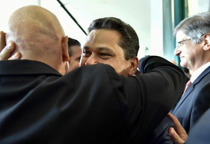 Moraes e Alcolumbre se cumprimentam. Nos bastidores, atua....o coordenada entre o ministro e o senador para que o nome de Messias fosse vetado
     -  (crédito: Waldemir Barreto/Agência Senado) -Moraes e Alcolumbre se cumprimentam. Nos bastidores, atua....o coordenada entre o ministro e o senador para que o nome de Messias fosse vetado
     -  (crédito: Waldemir Barreto/Agência Senado)