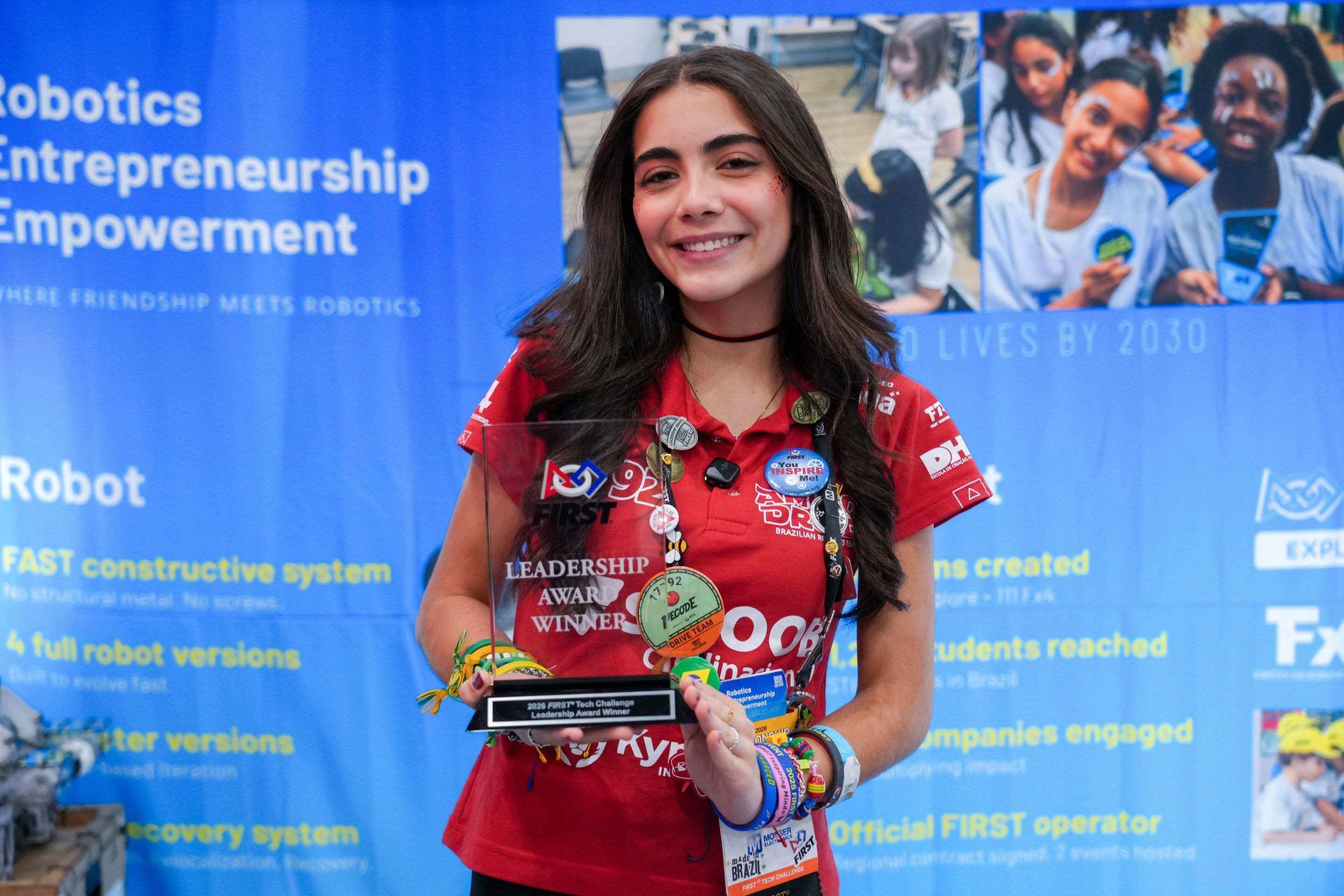 Equipes brasileiras celebram conquistas no FIRST Championship 2025/2026, em Houston, onde o pa&iacute;s somou nove pr&ecirc;mios na maior competi&ccedil;&atilde;o de rob&oacute;tica educacional do mundo