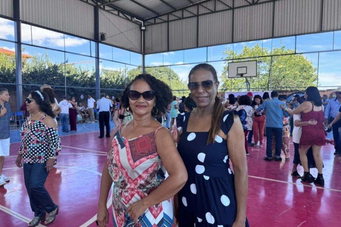 Conceição Figueiredo e Balbina Batista são frequentadoras assíduas dos bailes 