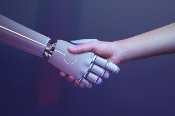  Robot handshake human background, futuristic digital age -  (crédito:  rawpixel.com / Benjamas)