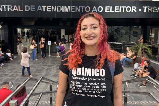 Yasmin Lacerda Lopes, 21 anos, enfrentou a fila ontem