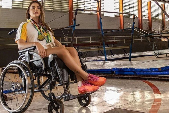 Após uma  torção na coluna cervical, Lais compartilha ter avanços significativos na recuperação