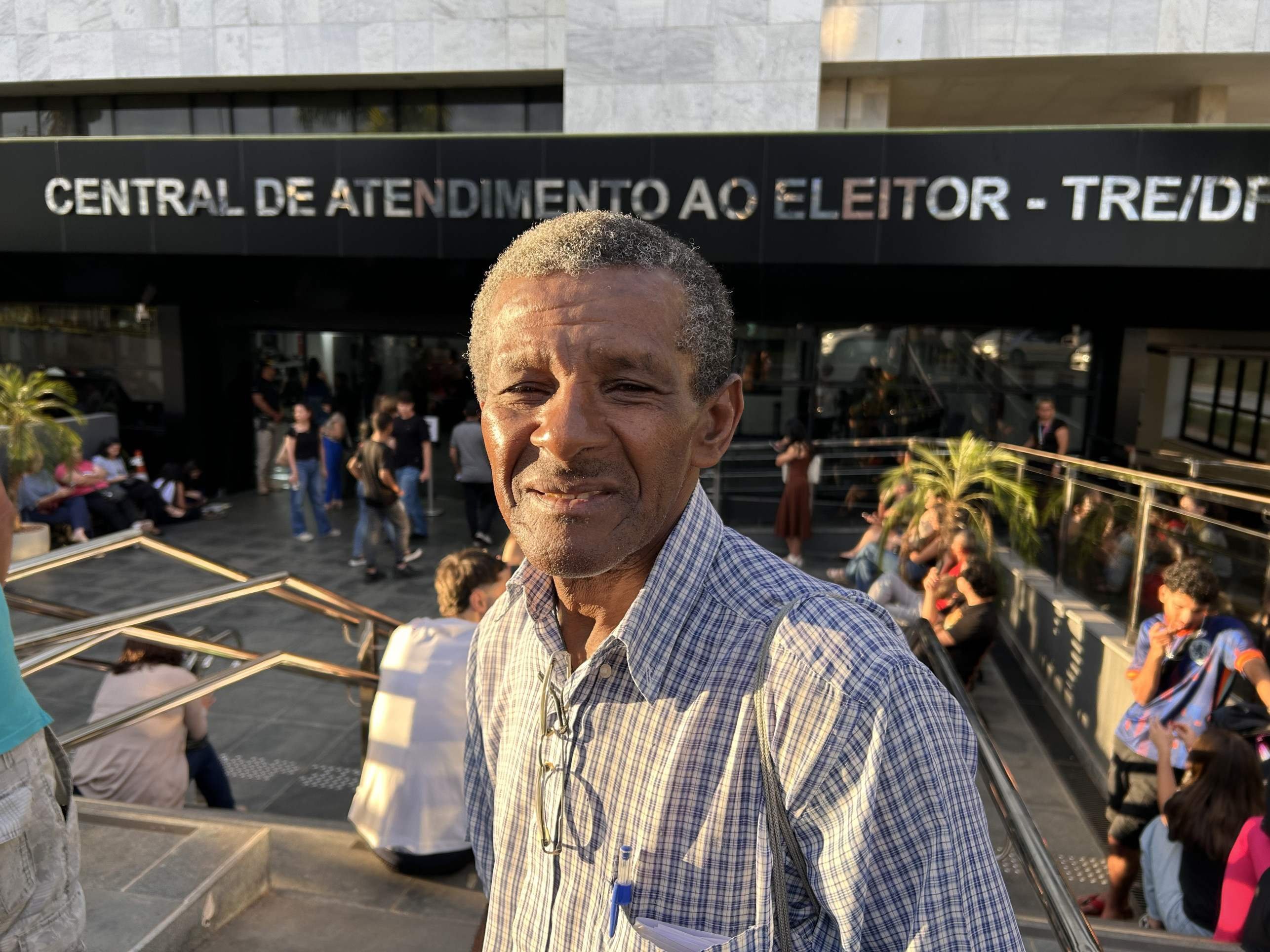 Ant&ocirc;nio Carvalho, de 72 anos, garantiu uma vaga para regularizar a situa&ccedil;&atilde;o.