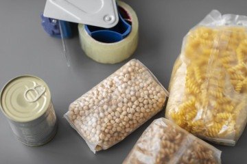 A alimentação é a principal fonte de contaminação por esses pequenos poluentes -  (crédito: Imagem de freepik)
