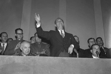 Juscelino Kubistchek governou o Brasil entre 1956 e 1961, período que, sob o lema '50 anos em 5', ficou marcado por grandes obras, como a construção de Brasília -  (crédito: Arquivo Nacional/Fundo Agência Nacional)
