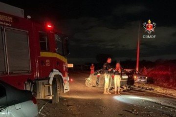 Quatro veículos colidem em pista e deixam sete pessoas feridas -  (crédito: Reprodução/CBMDF)