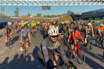 Autódromo de Brasília é reaberto e atrai mais de 400 ciclistas no primeiro dia -  (crédito: Davi Cruz/CB/D.A Press)