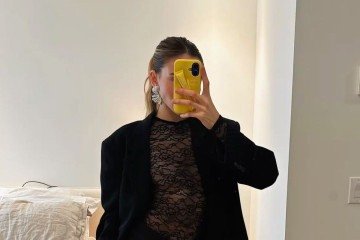 Com alfaiataria, a renda ganha sofisticação e um toque contemporâneo
- (crédito: Reprodução/Instagram/@laurgassor) Com alfaiataria, a renda ganha sofisticação e um toque contemporâneo
- (crédito: Reprodução/Instagram/@laurgassor)