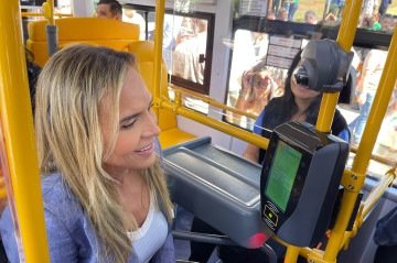 Celina Le&atilde;o entrega novos &ocirc;nibus do Distrito Federal -  (crédito: Davi Cruz/CB/D.A Press)