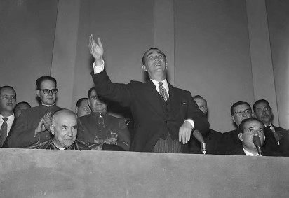 Juscelino Kubistchek governou o Brasil entre 1956 e 1961, período que, sob o lema 