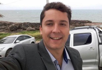 O médico veterinário Fernando Moreira Souto, de 36 anos, morreu no início da tarde desta segunda-feira (4/5) após o avião no qual estava bater um em prédio no Bairro Silveira, em BH -  (crédito: Redes sociais/Reprodução)